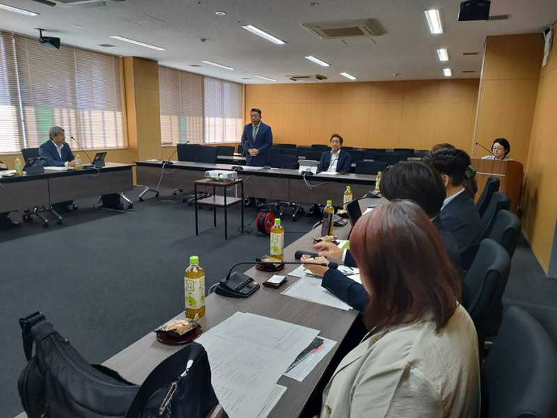 熱心に耳を傾ける千葉県袖ケ浦市議会の皆様
